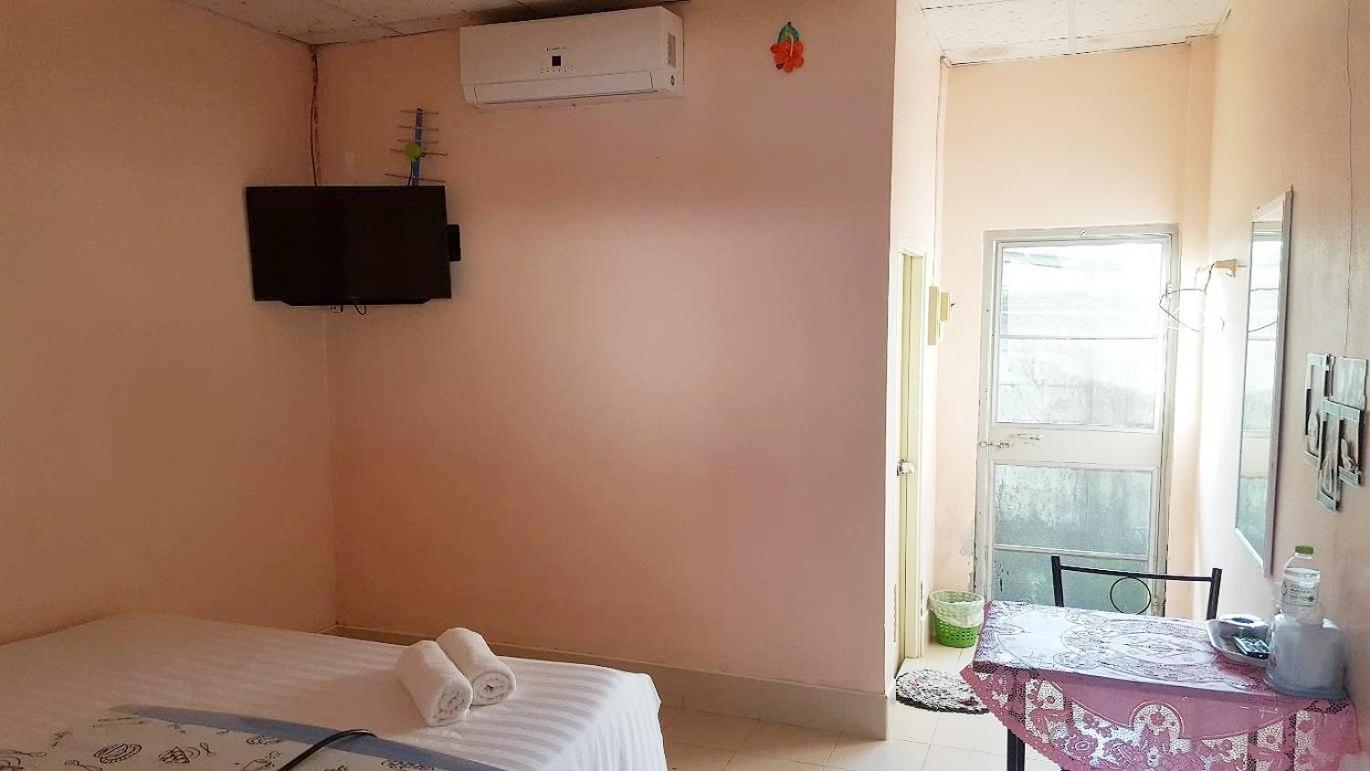 Montra Guesthouse Ranong Ngoại thất bức ảnh