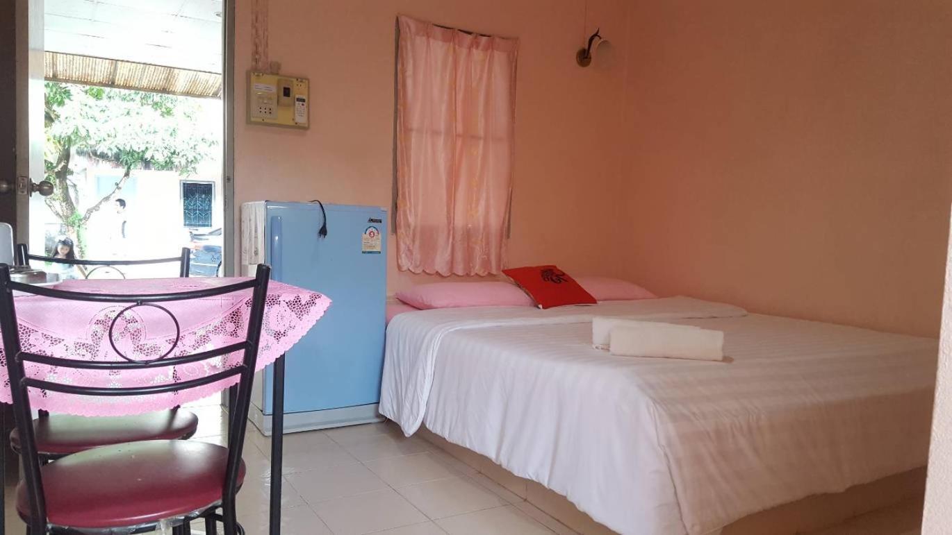 Montra Guesthouse Ranong Ngoại thất bức ảnh