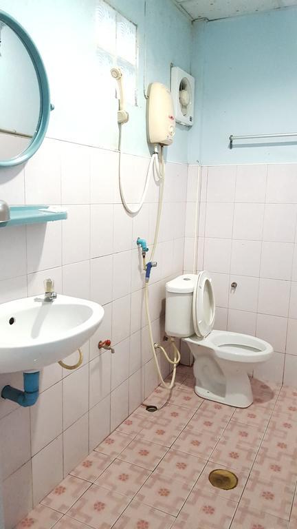 Montra Guesthouse Ranong Ngoại thất bức ảnh